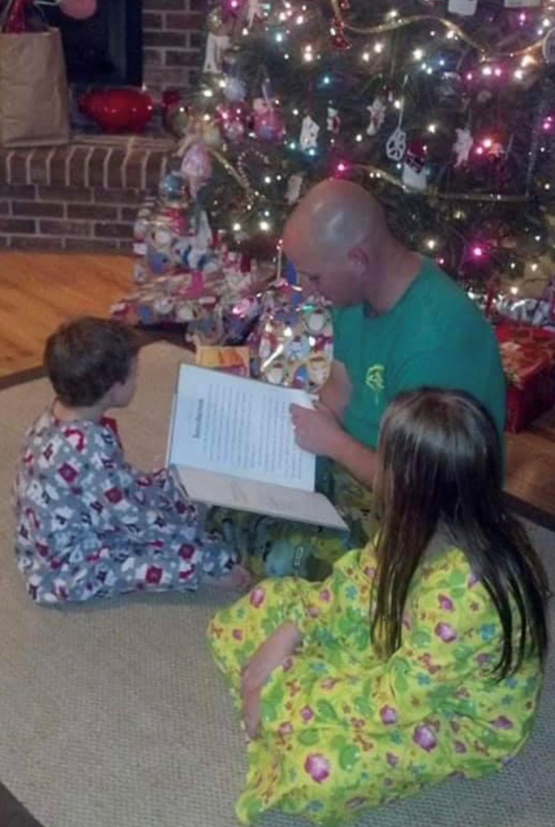 David with kids in Christmas